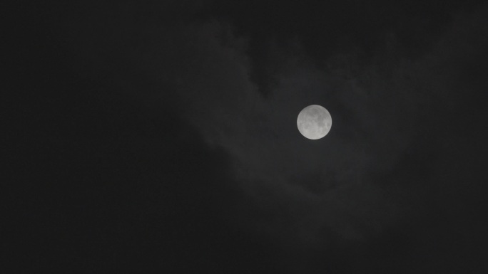 中秋满月云遮月