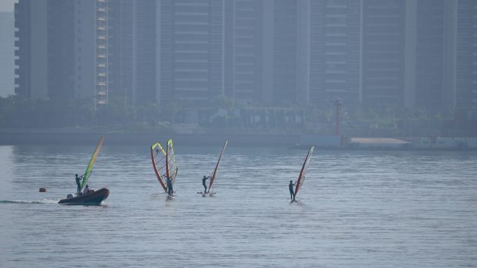 海上帆板摇曳