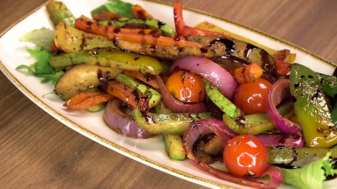 蔬菜沙拉股票视频健康搭配健康餐菜品展示