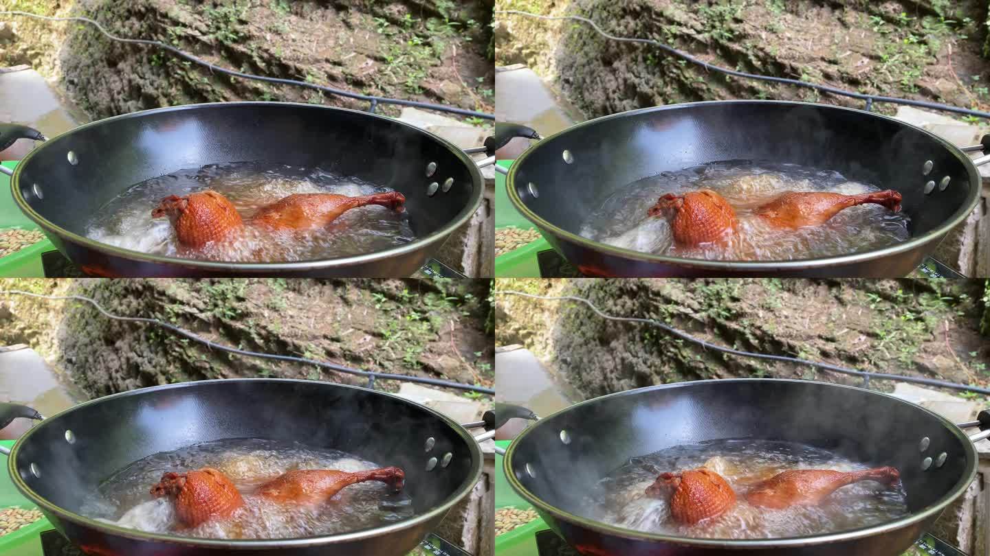正在锅里煮的鸭肉