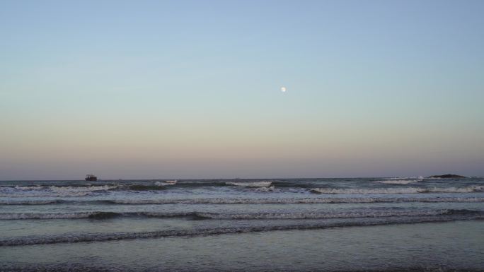 大海月亮海上明月海水海浪傍晚蓝色天空海滩