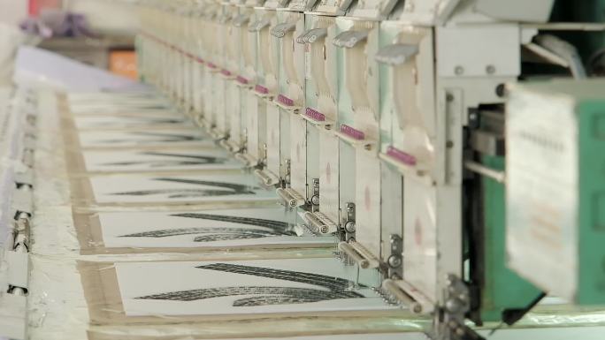工厂刺绣机器