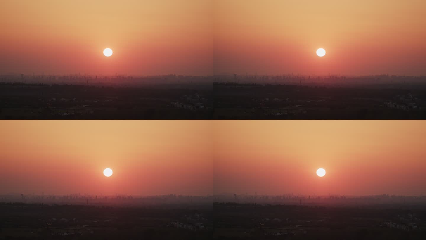 远处夕阳下的城市天际线