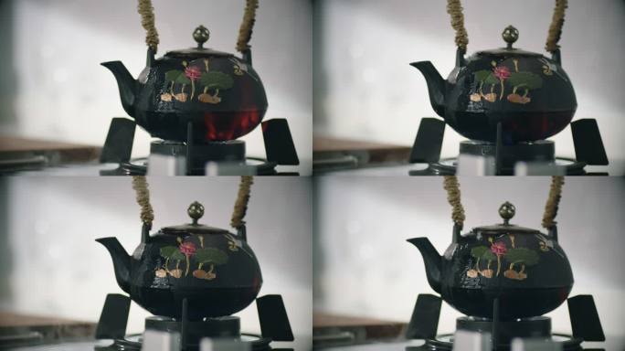 茶壶烧水 水喷出 煤气灶 铁茶壶