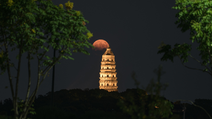 4K延时拍摄，夜晚满月在虎丘塔升起，苏州