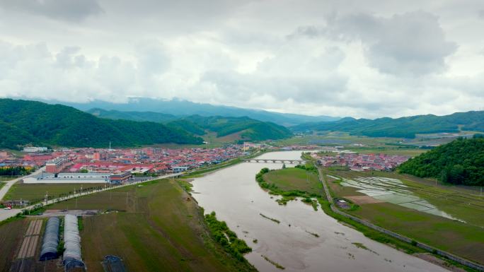 山水中国 江河 雨季 乡村