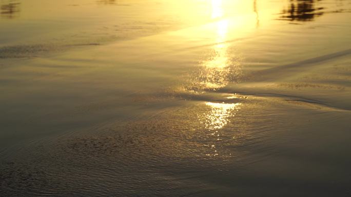 金色沙滩阳光海水潮水浪花海滩唯美海边夕阳