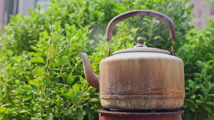 农村小院的烟火气—茶壶水开升格拍摄