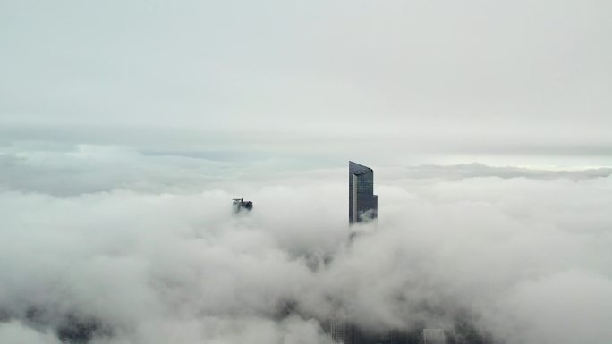 广州城市地标小蛮腰雨后穿云航拍4K视频