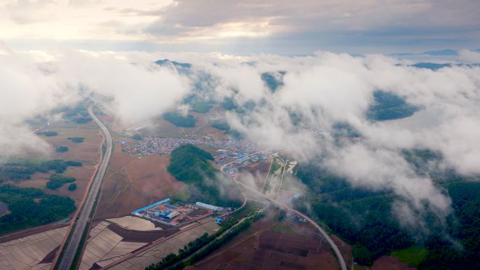 平流云雾 田野 山水中国