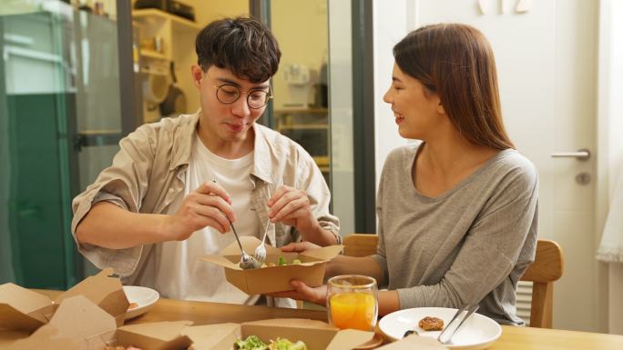 亚洲家庭一起吃饭影响危害认知