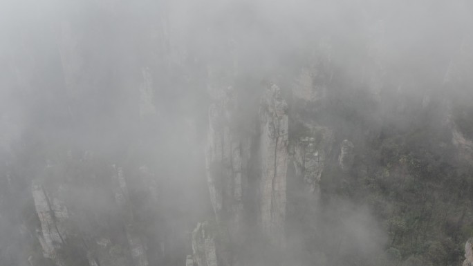 航拍张家天子山御笔峰