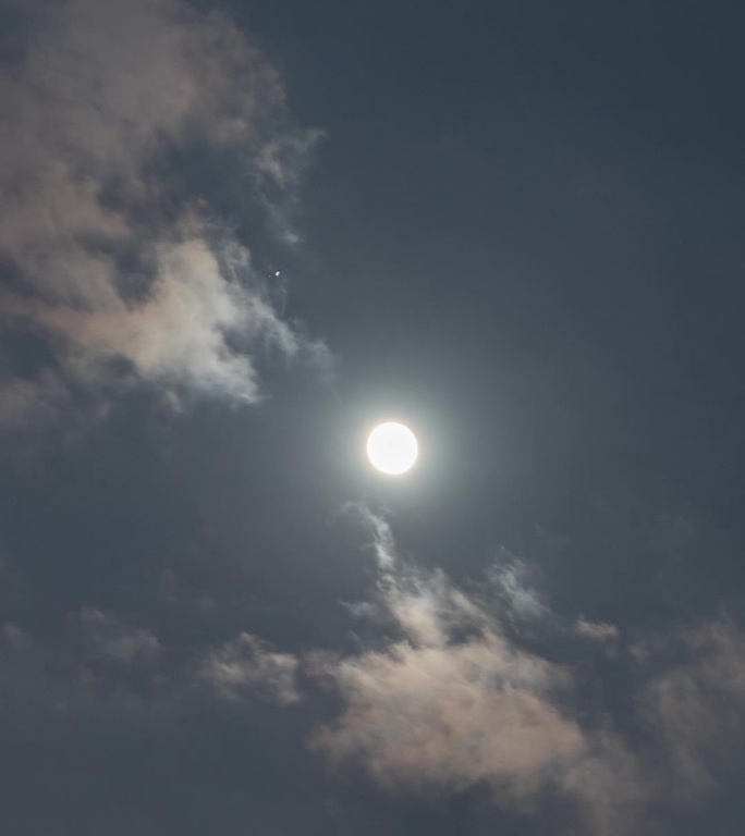 中秋月亮升起月圆木星合月天空云彩延时竖版
