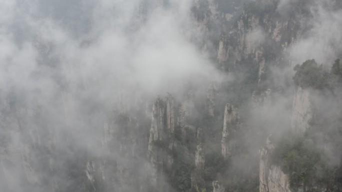 航拍张家天子山御笔峰