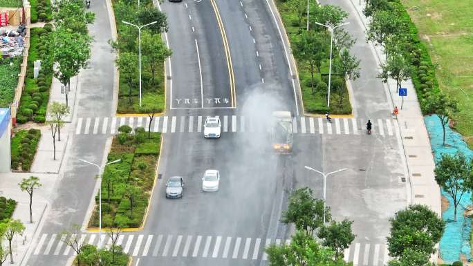 航拍咸阳洒水车