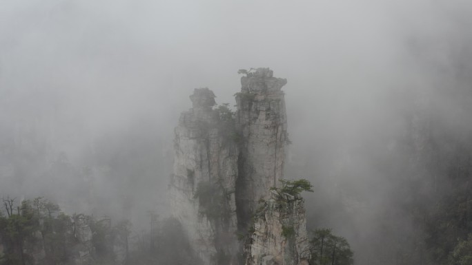 航拍张家天子山御笔峰