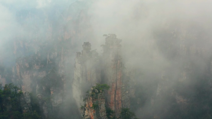 航拍张家天子山御笔峰