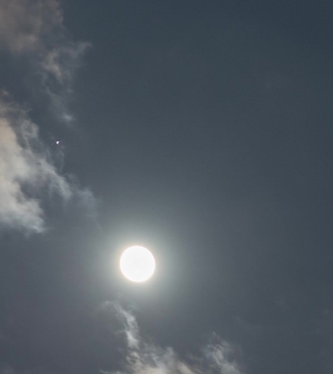 中秋月亮升起圆月木星合月天空云彩延时竖版