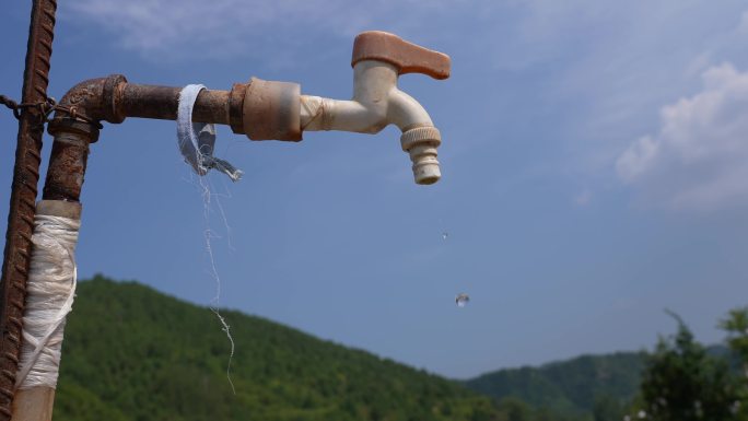 自来水漏水浪费升格视频实拍