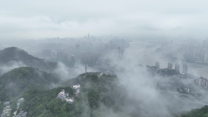 航拍云雾缭绕的南山