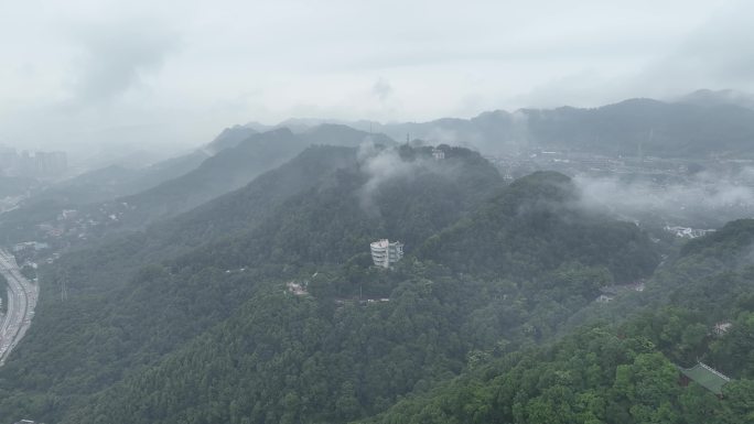 航拍云雾缭绕的重庆老君洞和南山一棵树