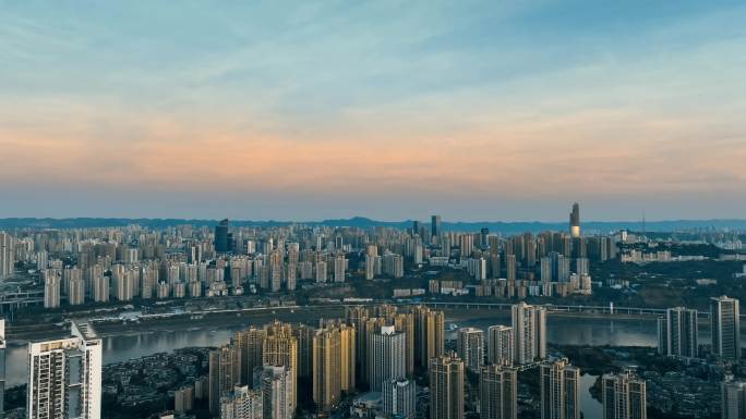 日出阳光洒在重庆城市建筑