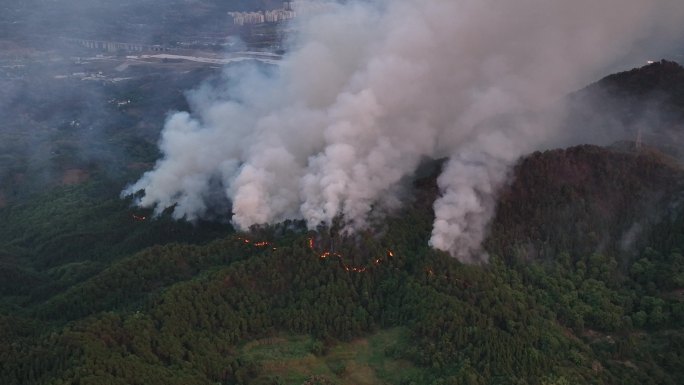 航拍重庆特大山火巴南山火