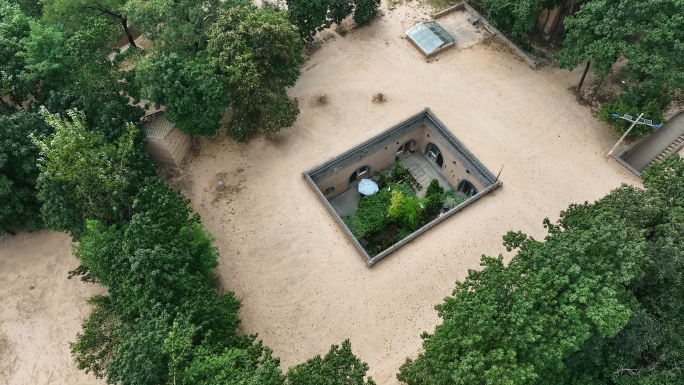 航拍陕北地坑四合院