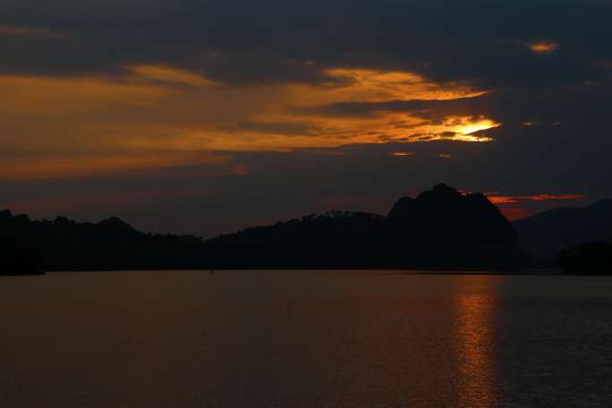 肇庆七星岩湿地公园湖面日落延时拍摄