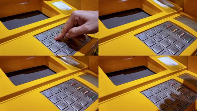 一只手将现金插入自动存款机纸币接收器的特写