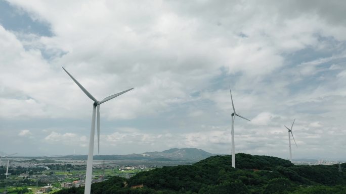 4K 高山上风车风力发电绿色新能源