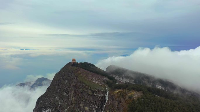 航拍峨眉山万佛顶风光