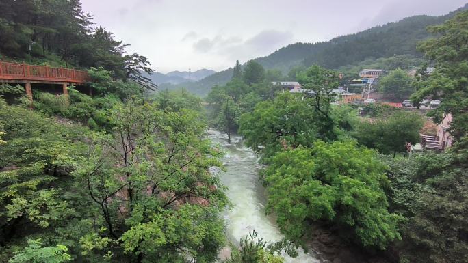 雨中山水