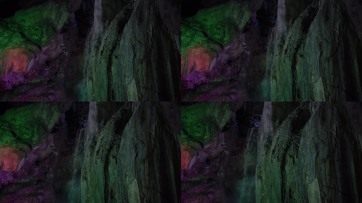 洞穴内的暗河