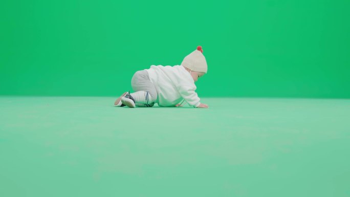 4k绿幕抠像婴儿宝宝地上爬学走路