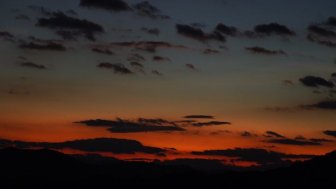 傍晚天空晚霞彩霞黄昏天黑农村夜幕降临天亮