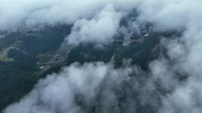 云雾下黔灵山公园弘福寺