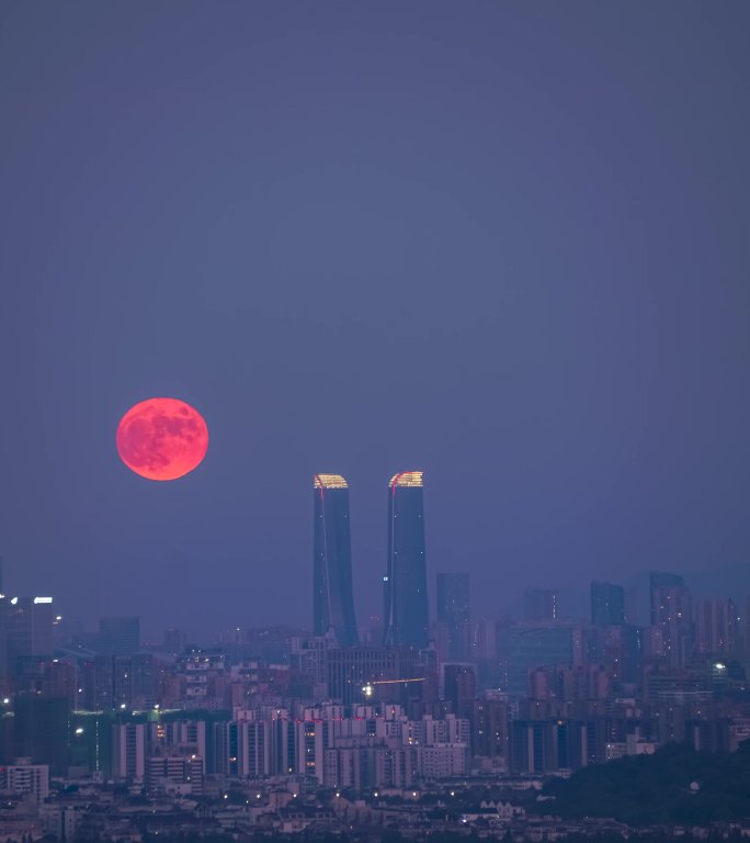 杭州之门西湖满月升起延时实拍