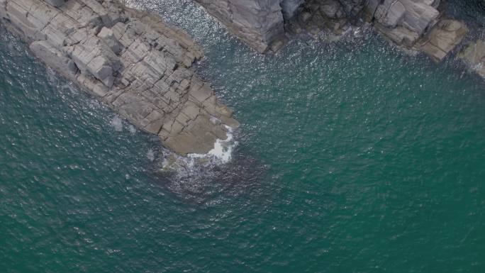 山东威海海浪击打岩石升格视频情绪意境空境