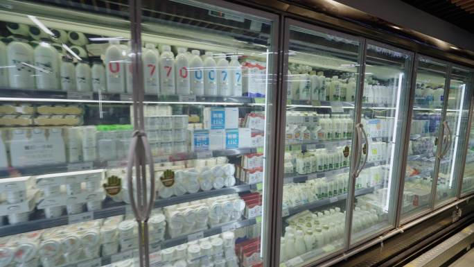 超市牛奶货架