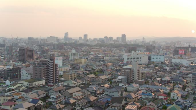 黄昏时的日本城市鸟瞰图