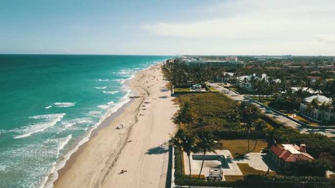 2022年2月正午，佛罗里达州棕榈滩的空中无人机镜头