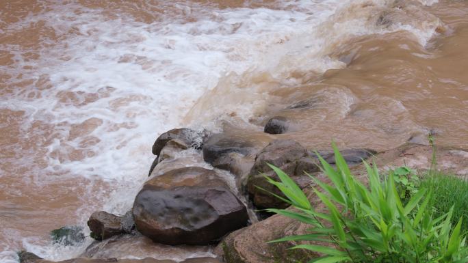 云南普洱河流湍急实拍升格视频