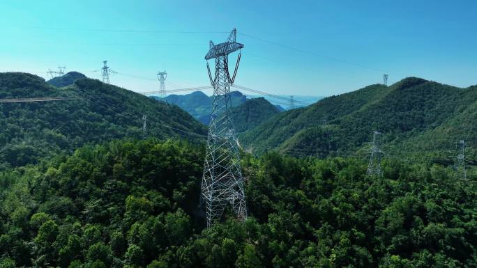 山区输电线路高压电塔4K