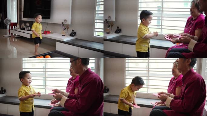 中国新年期间，在客厅里，一位微笑的亚裔家长给他们的孙子孙女发红包