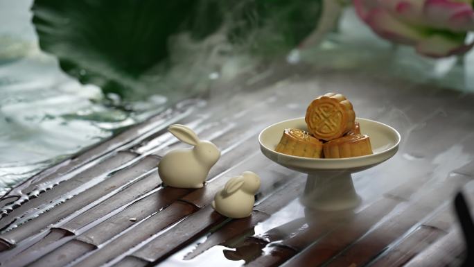 中秋节兔子形象和月饼