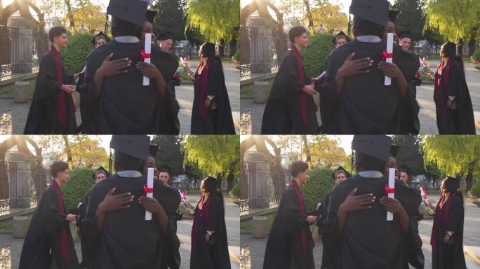 两位毕业生互相拥抱祝贺