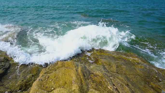 山东威海海浪击打岩石升格视频情绪意境空境