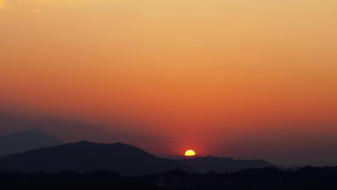 山日出延时早上天空阳光云朵山峰太阳升起来