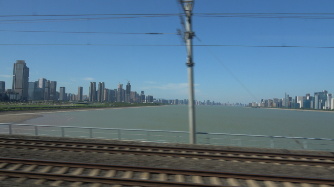 高铁车窗外沿途风景